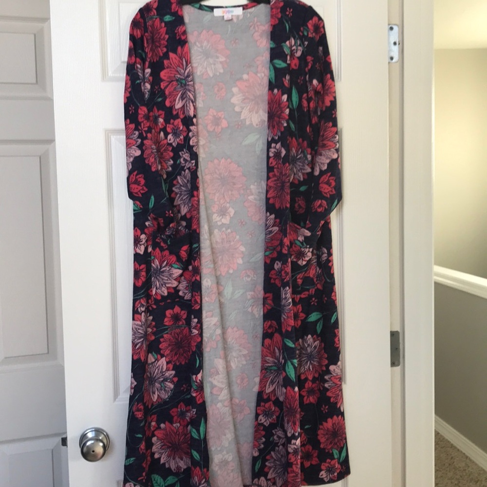 Like New-Floral Duster LuLaRoe Sarah.Size small